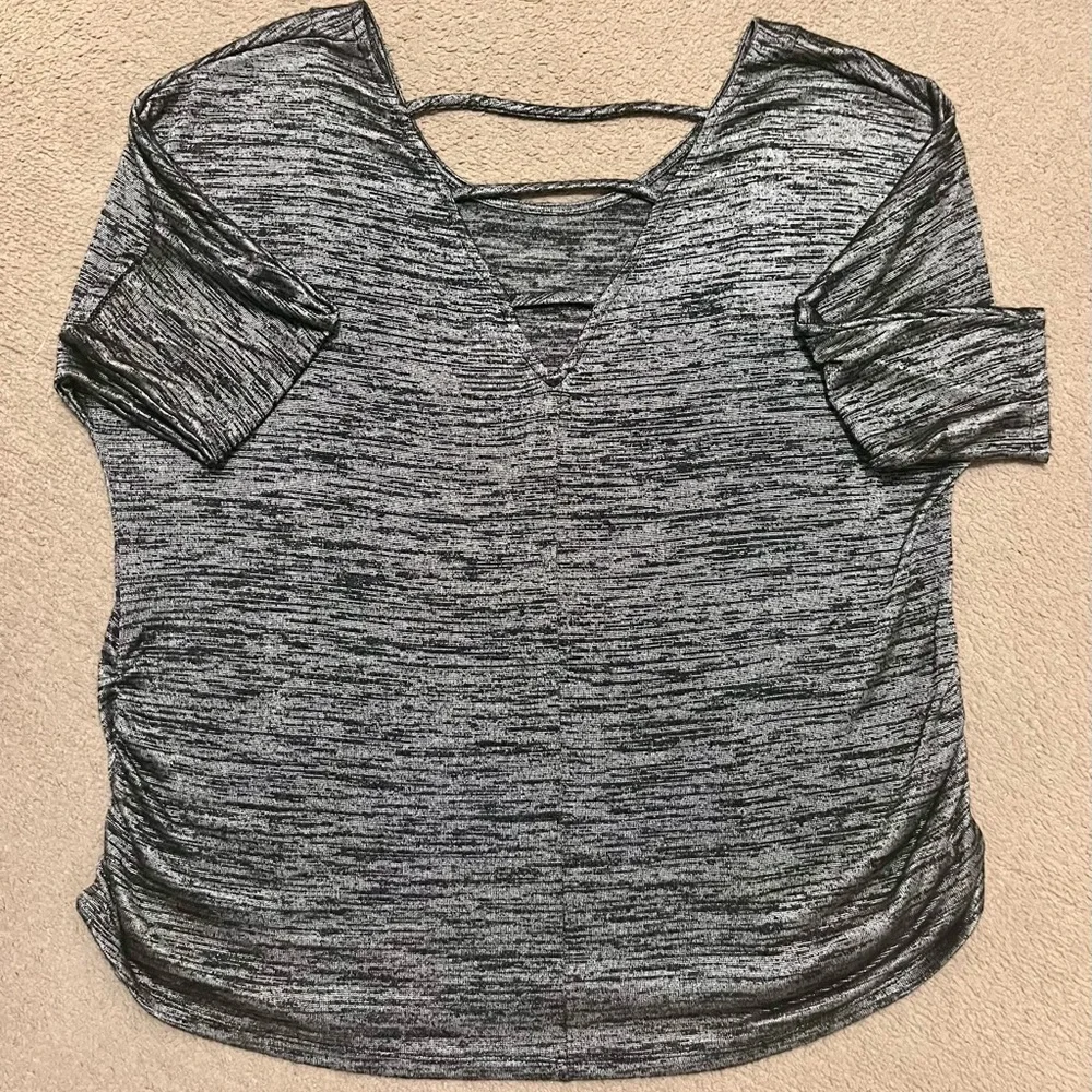 Faded Glory women’s V-neck blouse. - Picture 4 of 6